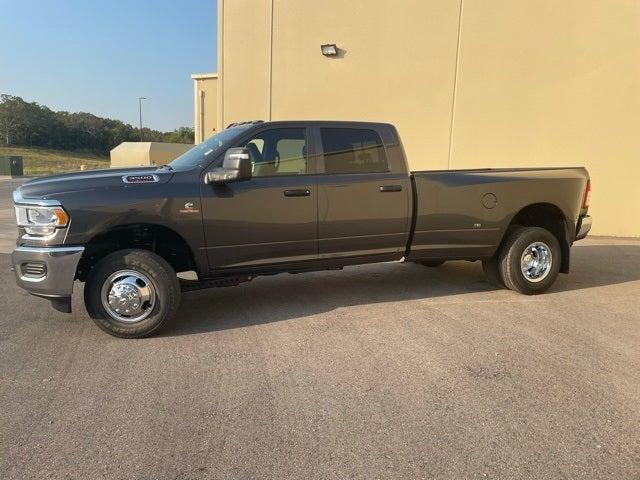 2024 RAM Ram 3500 RAM 3500 TRADESMAN CREW CAB 4X4 8 BOX