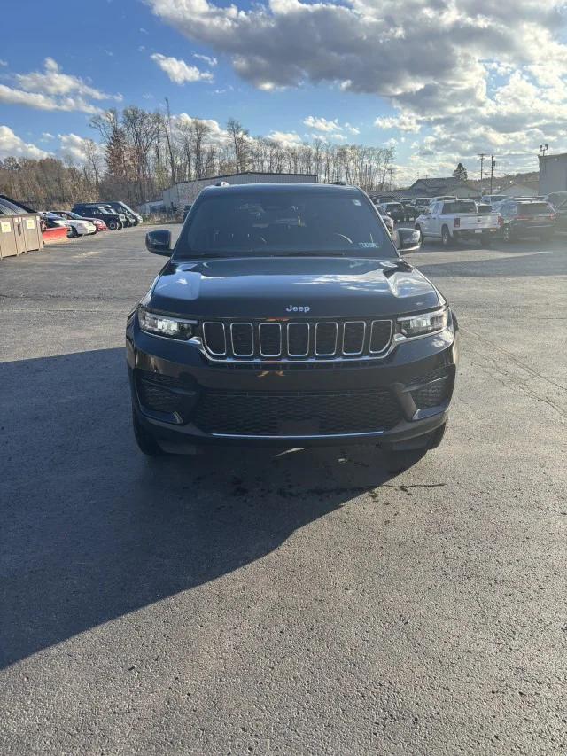 2025 Jeep Grand Cherokee GRAND CHEROKEE LAREDO X 4X4