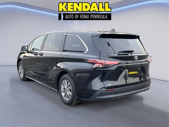 2022 Toyota Sienna LE