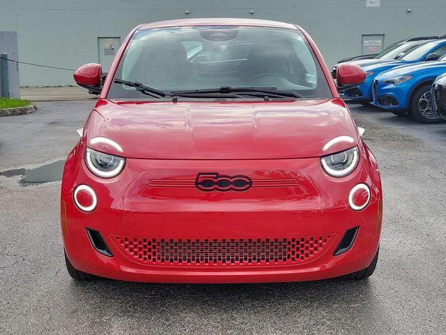 2024 Fiat 500e INSPI(RED) FWD 2024 Fiat 500e INSPI(RED) FWD