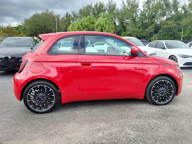 2024 Fiat 500e INSPI(RED) FWD 2024 Fiat 500e INSPI(RED) FWD