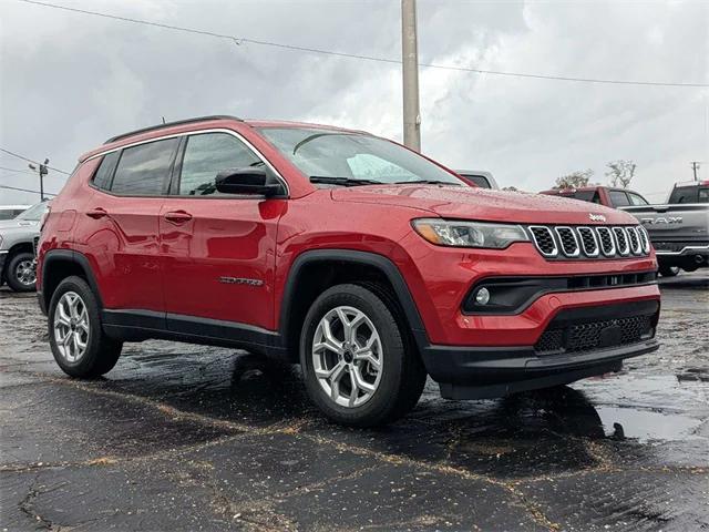 2025 Jeep Compass COMPASS LATITUDE 4X4