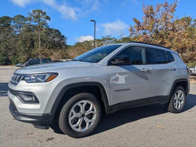 2025 Jeep Compass COMPASS LATITUDE 4X4