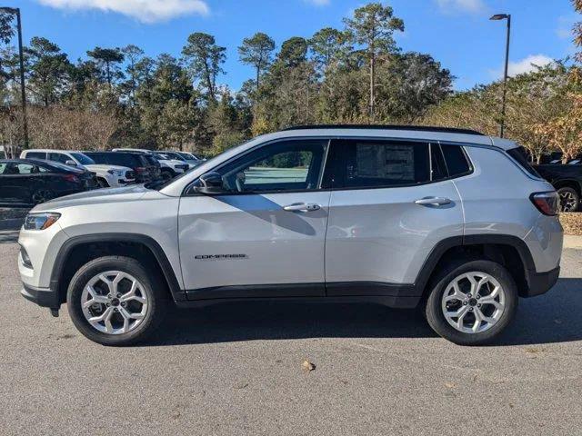 2025 Jeep Compass COMPASS LATITUDE 4X4