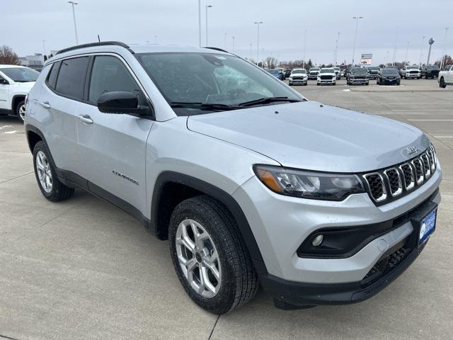 2025 Jeep Compass COMPASS LATITUDE 4X4