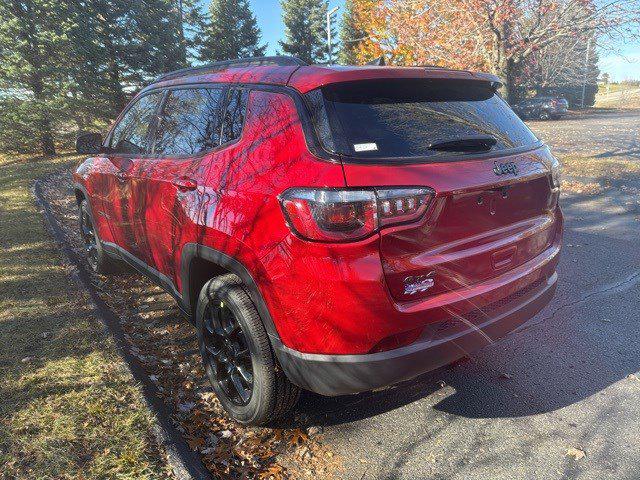 2025 Jeep Compass COMPASS LATITUDE 4X4