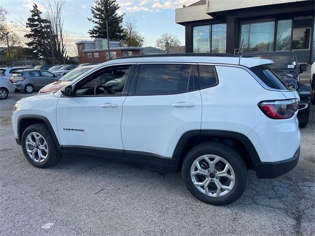 2025 Jeep Compass COMPASS LATITUDE 4X4