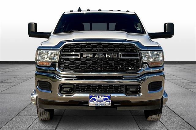 2020 RAM 3500 Tradesman Crew Cab 4x4 8 Box