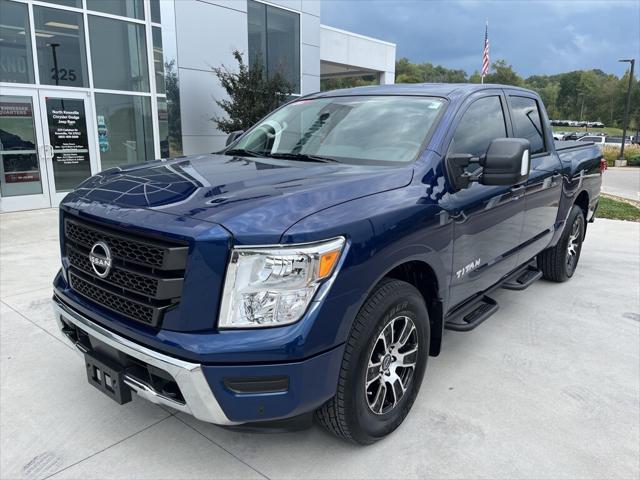 2024 Nissan TITAN Crew Cab SV 4x4