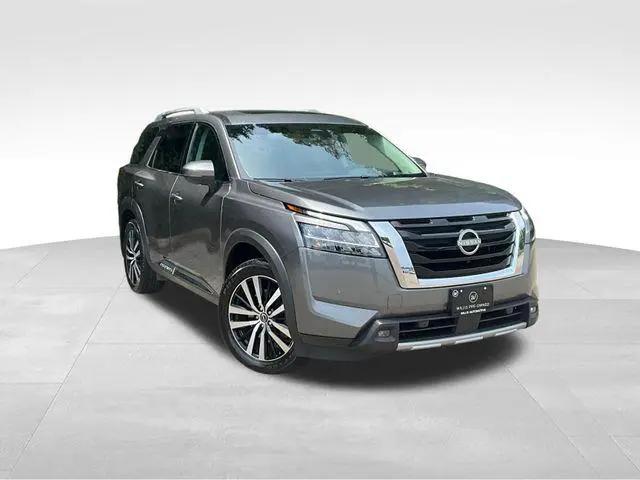 2023 Nissan Pathfinder Platinum 4WD for sale in Des Moines, IA