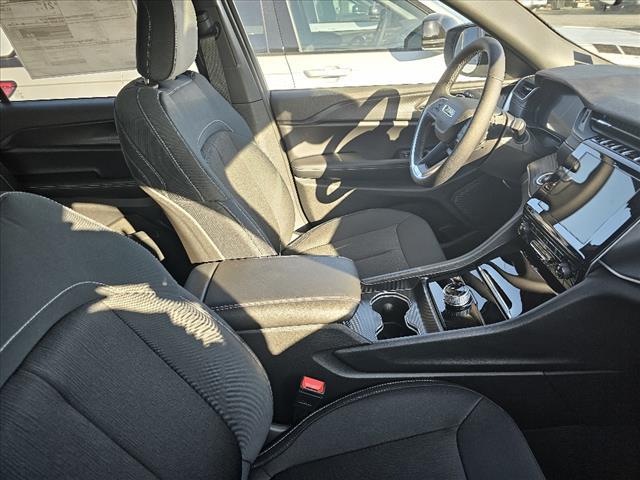 2025 Jeep Grand Cherokee L Laredo X 4x4