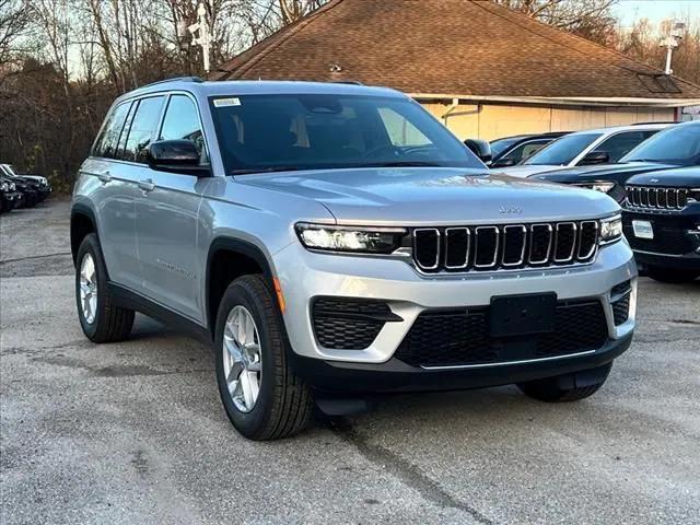 2025 Jeep Grand Cherokee GRAND CHEROKEE LAREDO X 4X4