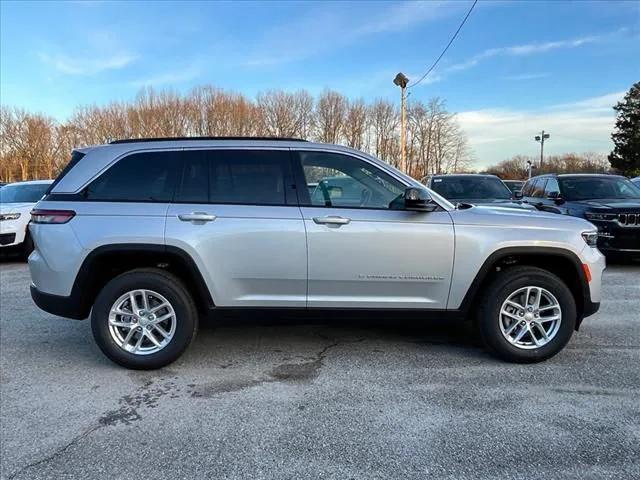 2025 Jeep Grand Cherokee GRAND CHEROKEE LAREDO X 4X4