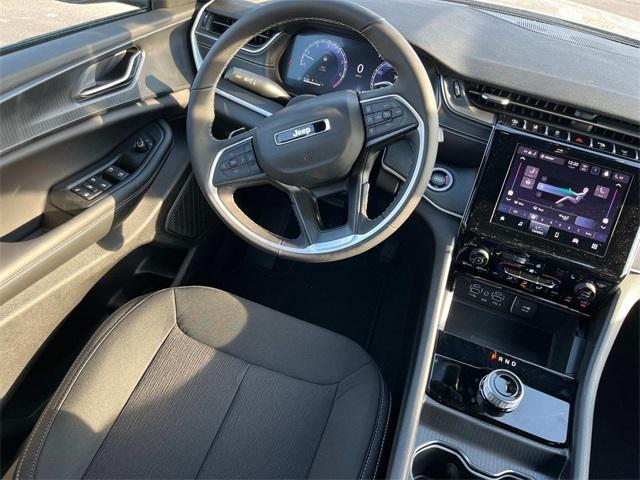 2025 Jeep Grand Cherokee GRAND CHEROKEE LAREDO X 4X4