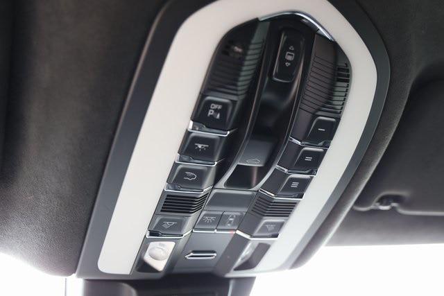 2022 Porsche Macan Base
