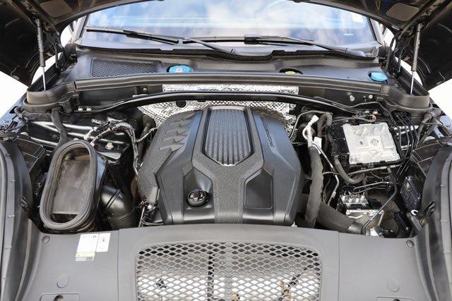 2022 Porsche Macan Base