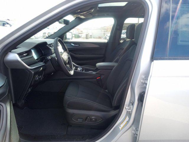 2025 Jeep Grand Cherokee Laredo X 4x4