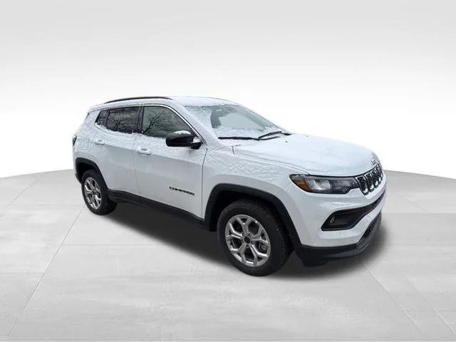 2025 Jeep Compass COMPASS LATITUDE 4X4