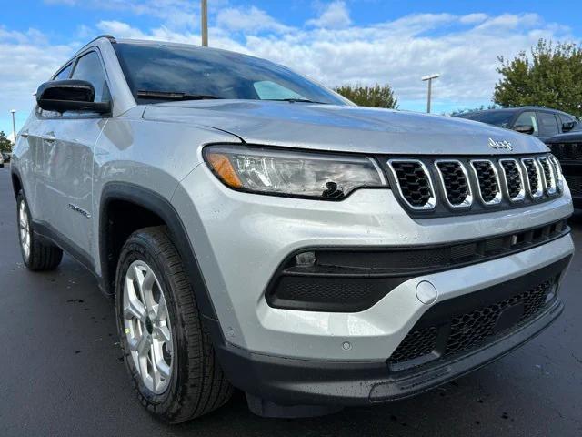 2025 Jeep Compass COMPASS LATITUDE 4X4