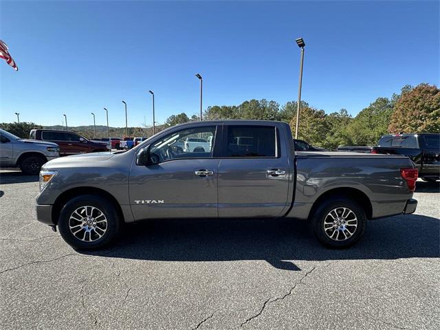 2021 Nissan TITAN Crew Cab SV 4x2