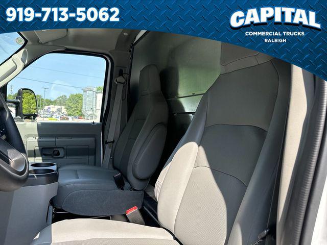2025 Ford E-350 Cutaway 14FT BOX