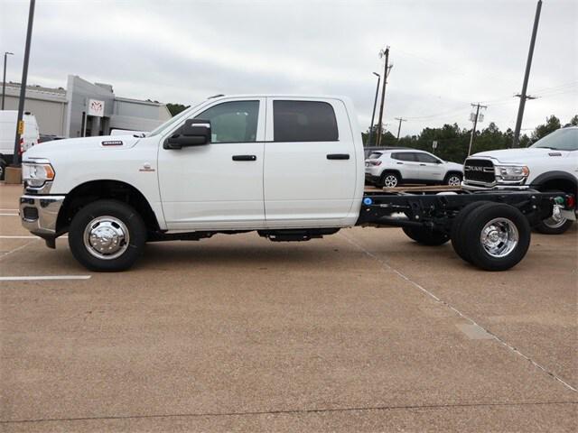 2024 RAM Ram 3500 Chassis Cab RAM 3500 TRADESMAN CREW CAB CHASSIS 4X4 60 CA