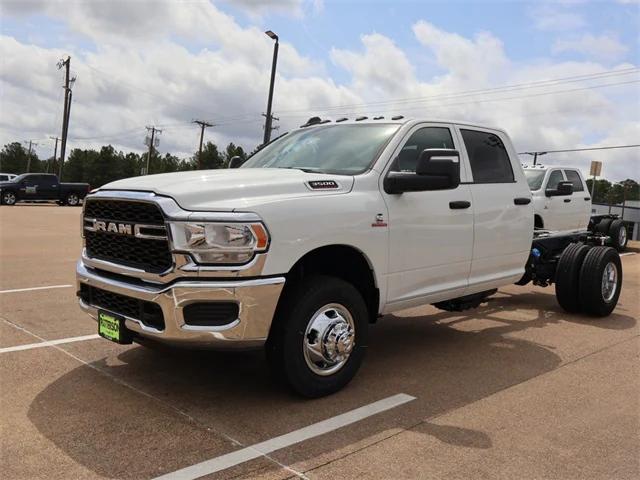 2024 RAM Ram 3500 Chassis Cab RAM 3500 TRADESMAN CREW CAB CHASSIS 4X4 60 CA