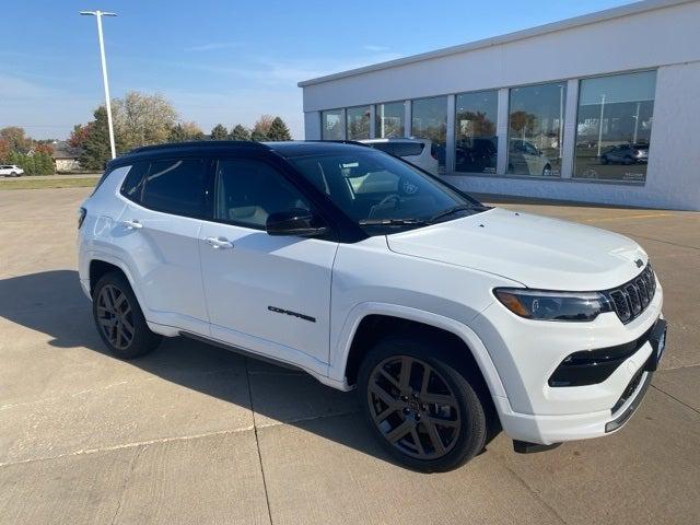 2025 Jeep Compass COMPASS LIMITED 4X4