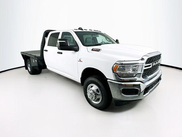 2024 RAM Ram 3500 Chassis Cab RAM 3500 TRADESMAN CREW CAB CHASSIS 4X4 60 CA