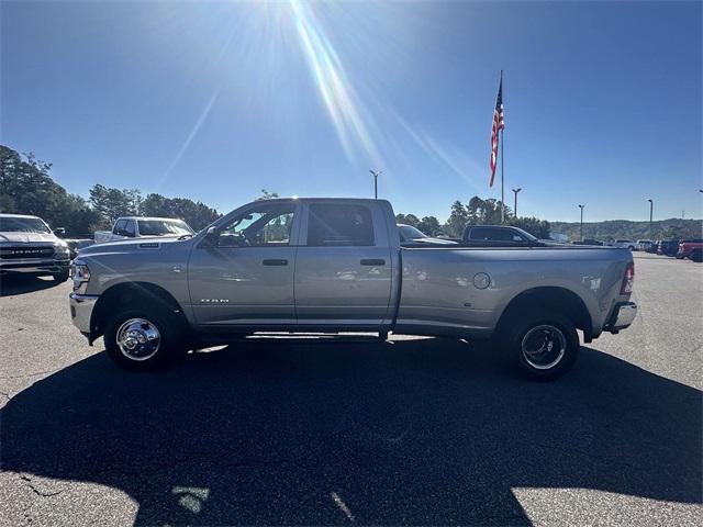 2022 RAM 3500 Tradesman Crew Cab 4x4 8 Box