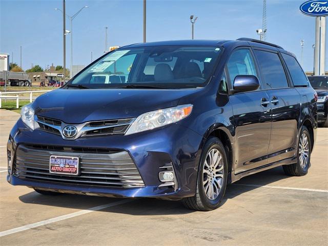 2019 Toyota Sienna XLE 8 Passenger