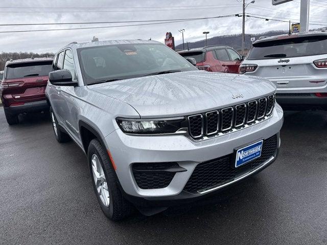 2025 Jeep Grand Cherokee GRAND CHEROKEE LAREDO X 4X4