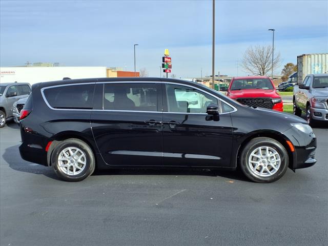 2025 Chrysler Voyager VOYAGER