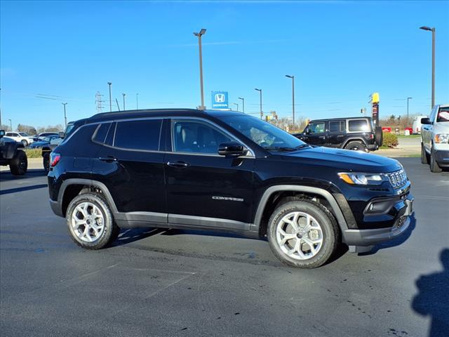 2025 Jeep Compass COMPASS LATITUDE 4X4