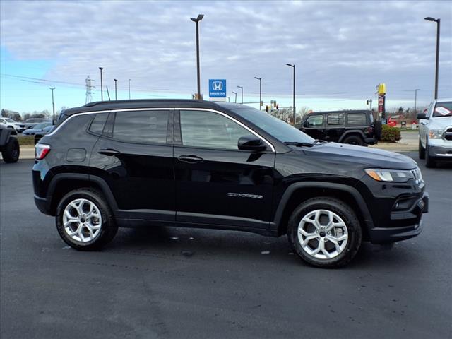 2025 Jeep Compass COMPASS LATITUDE 4X4