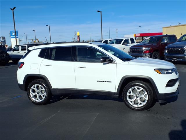 2025 Jeep Compass COMPASS LATITUDE 4X4