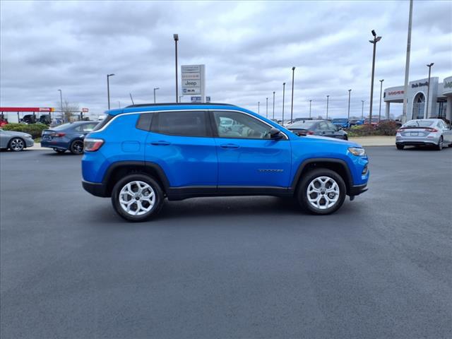 2025 Jeep Compass COMPASS LATITUDE 4X4