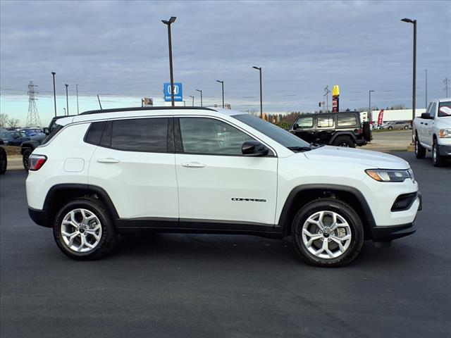 2025 Jeep Compass COMPASS LATITUDE 4X4