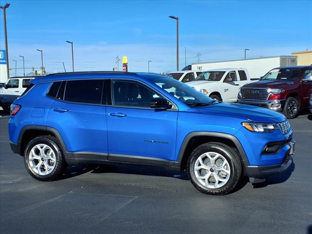 2025 Jeep Compass COMPASS LATITUDE 4X4