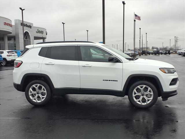 2025 Jeep Compass COMPASS LATITUDE 4X4