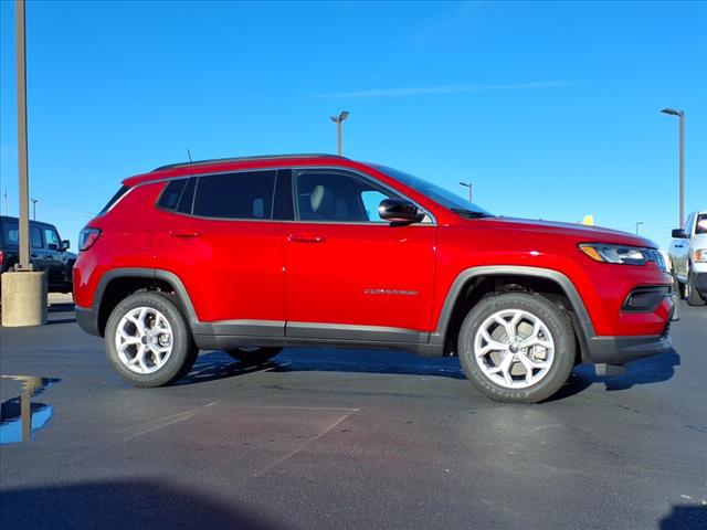 2025 Jeep Compass COMPASS LATITUDE 4X4