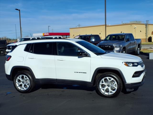 2025 Jeep Compass COMPASS LATITUDE 4X4