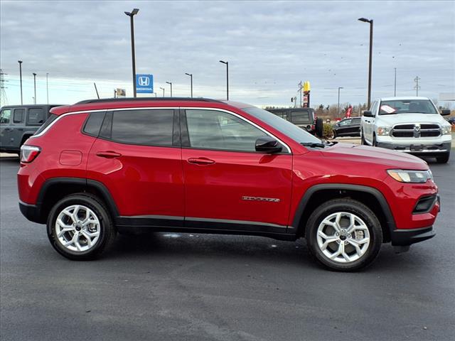 2025 Jeep Compass COMPASS LATITUDE 4X4