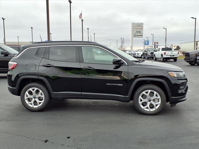 2025 Jeep Compass COMPASS LATITUDE 4X4