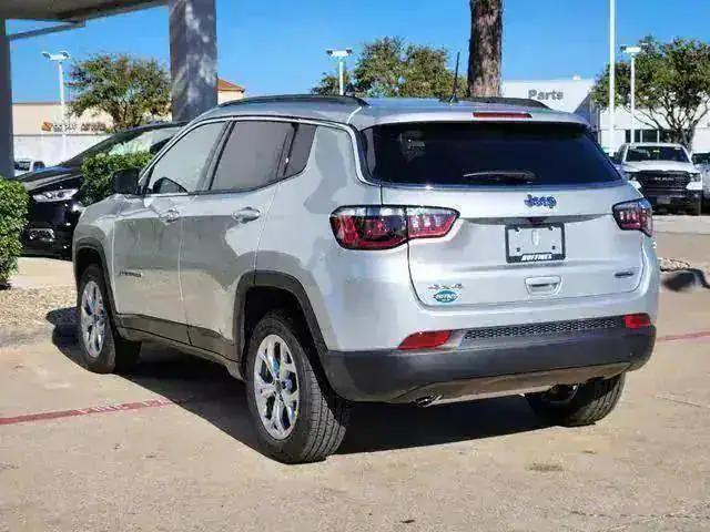 2025 Jeep Compass COMPASS LATITUDE 4X4