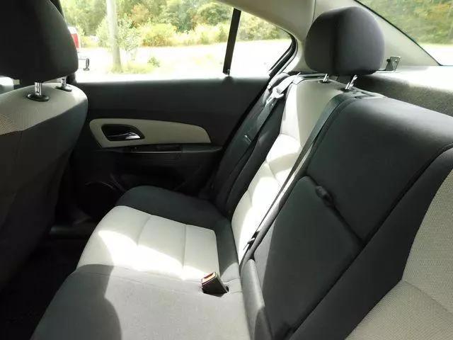 2013 Chevrolet Cruze LS Manual