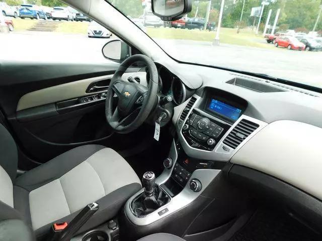2013 Chevrolet Cruze LS Manual