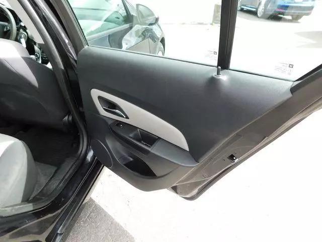 2013 Chevrolet Cruze LS Manual