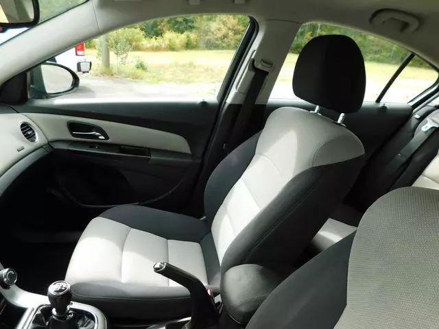 2013 Chevrolet Cruze LS Manual