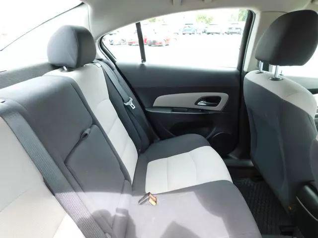 2013 Chevrolet Cruze LS Manual